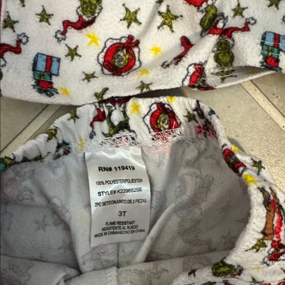 Dr. Seuss The Grinch Kids Pajama Set - Picture 5 of 5
